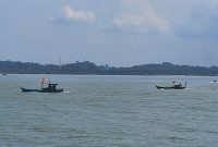 Nelayan saat melintas perairan pesisir Coastal Area. Foto: Ilustrasi Kepriheadline.id