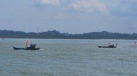Nelayan saat melintas perairan pesisir Coastal Area. Foto: Ilustrasi Kepriheadline.id