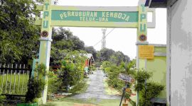 PT Timah bantu pembangunan pagar TPU Kamboja, Teluk Uma. Foto: Humas Timah