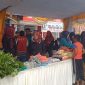 Warga menyerbu pasar murah di Halaman Ex Grapari Telkomsel, Jalan Ahmad Yani Kelurahan Sei Lakam Barat. Foto: Kepriheadline.id