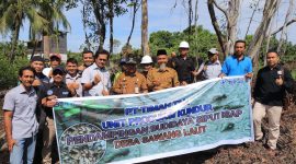PT Timah bersama camat Kundur Barat dan Kepala Desa Sawang Laut melakukan pelepasan bibit siput bersama kelompok nelayan Batu Tuan. Foto: Istimewa