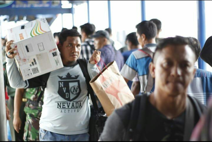Ilustrasi lalu lintas di Pelabuhan Domestik Karimun. Foto: Kepriheadline.id