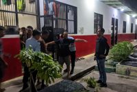Rutan Kelas II Tanjungbalai Karimun melakukan pemeriksaan rutin terhadap blok ruang tahanan, Rabu (31/5/2023) malam. (Foto: cr1/Kepriheadline.id)