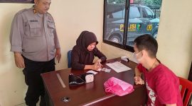 Pelaksanaan vaksin presisi di Klinik Bhayangkara Polres Karimun. Foto: Humas Polres Karimun