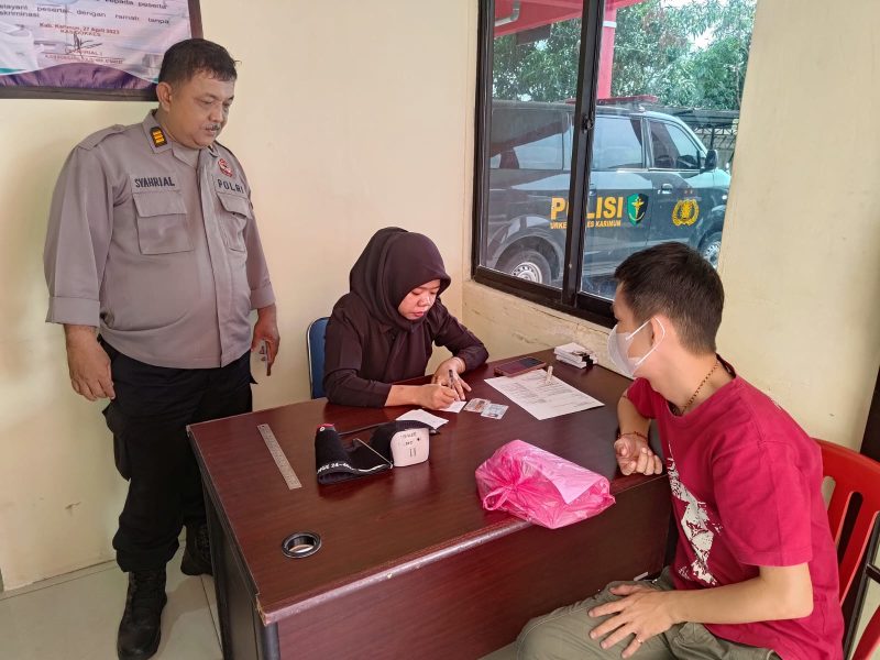 Pelaksanaan vaksin presisi di Klinik Bhayangkara Polres Karimun. Foto: Humas Polres Karimun