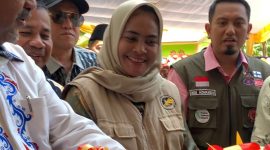 Bupati Karimun Aunur Rafiq meresmikan Rumah Singgah Bahagia di Kelurahan Sei Lakam Barat. Foto: Istimewa