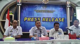 Kepala Kantor Imigrasi Kelas II TPI Tanjungbalai Karimun Zulmanur Arif pimpin Press Realease Capaian Kinerja Semester 1 tahun 2023. Foto: Kepriheadline.id