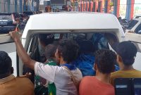 Proses evakuasi jazad An (22) di Pelabuhan Sri Tanjung Gelam. Foto: Kepriheadline.id