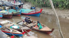Kamarudin, Nelayan Desa Sawang, Kabupaten Karimun penerima bantuan PUMK PT Timah Tbk. Foto: Istimewa