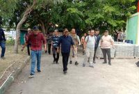 Bupati Karimun Aunur Rafiq didampingi Jajarannya meninjau Pasar Puan Maimun yang menjadi salah satu lokasi peninauan Presiden RI. Foto: Istimewa