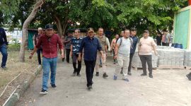 Bupati Karimun Aunur Rafiq didampingi Jajarannya meninjau Pasar Puan Maimun yang menjadi salah satu lokasi peninauan Presiden RI. Foto: Istimewa