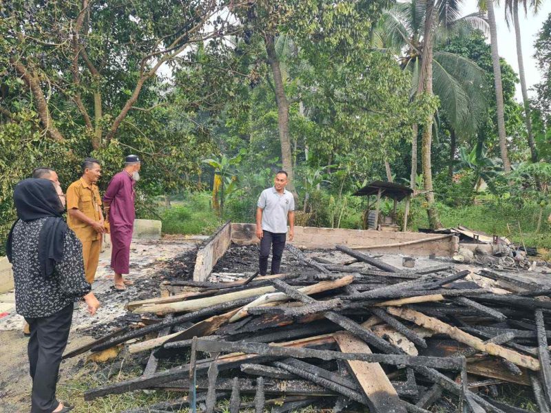 Kondisi rumah Wahid yang ludes terbakar, Senin (31/7/2023). Foto: Istimewa