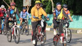 Bupati Karimun dalam event bersepeda di Karimun beberapa waktu lalu. Foto: Dokumen