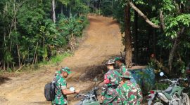 Dandim 0317/TBK Letkol Inf Budianto mendampingi Kasrem 033 WP meninjau pembukaan jalan dalam program TMMD ke-117. Foto: Istimewa