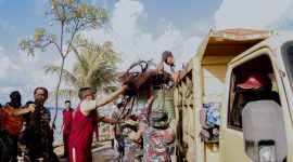 Jajaran Polres Karimun menggelar aksi bersih-bersih di wilayah Kabupaten Karimun. Foto: Istimewa