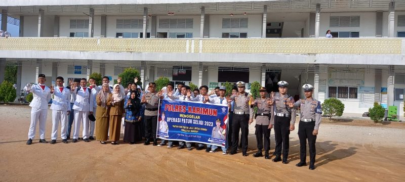 Kegiatan Police Goes To School dilaksanakan oleh Satlantas Polres Karimun. Foto: Istimewa