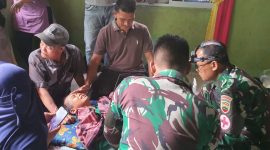 Prosesi Khitanan dilakukan Timkes TMMD ke-117 di Kecamatan Buru. Foto: Istinewa