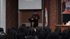Bupati Karimun Aunur Rafiq memberikan sambutan dalam kegiatan Penyerahan SK Pengangkatan PPPK tahun 2022. Foto: Humas Pemkab