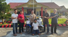 Jajaran Polsek Kundur menangkap Pasutri yang lakukan pencurian kendaraan bermotor. Foto: Istimewa