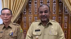 Bupati Karimun Aunur Rafiq didampingi Kadis Kesehatan Karimun ditemui usai mempresentasikan Program Pandu Bidan Selamat ke Menpan RB. Foto: Istimewa