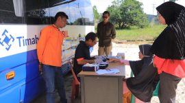 Mobil sehat PT Timah saat menyambangi masyarakat Desa Perayun beberapa waktu lalu. Foto: Humas PT Timah