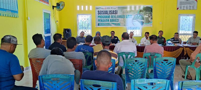 PT Timah Tbk melaksanakan sosialisasi program reklamasi laut penahan abrasi. Foto: Humas timah