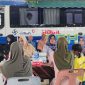 Masyarakat ramai-ramai datangi Mobil Sehat PT Timah di Kelurahan Sawang, Senin (14/8/2023).
