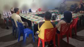 Enam pelajar mendapatkan pembinaan di Kantor Satpol PP Karimun. Foto: rr