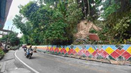 Kondisi Tebing Jalan Teuku Umar yang mengancam keselamatan pengendara. Foto: Istimewa