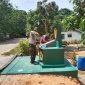 Satgas TMMD le-117 membangun Tugu Prasasti sebagai tanda pelaksanaan program TMMD di Kecamatan Buru. Foto: Istimewa