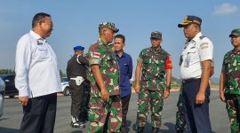 Danrem meninjau Bandara RHA Karimun untuk mengecek kesiapan kedatangan Presiden RI Joko Widodo. Foto: Kepriheadline.id