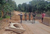 Proses pembuatan gorong-gorong program TMMD ke-117. Foto: Satgas TMMD