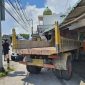 Truk tabrak warung ikan bakar lamongan di Karimun. Foto: rr
