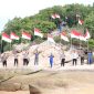 Jajaran Polres Karimun kibarkan bendera merah putih di Pulau Terluar dan Terdepan Indonesia. Foto: Istimewa