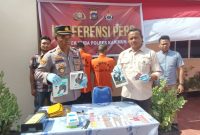 Polsek Kuba menggelar Konferensi Pers pengungkapan kasus pencurian dengan pemberatan di 10 lokasi di Kundur. Foto: istimewa