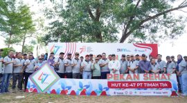 Komisaris, Direksi dan Tamu Undangan melakukan foto bersama dalam kegiatan Pekan Sehat HUT ke-47 PT Timah Tbk di Pulau Kundur. Foto: Humas PT Timah