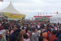Ribuan Masyarakat rela berdesakan mengantre untuk mendapatkan kupon. Foto: rr/kepriheadline.id