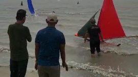 Lomba Perahu Jong di Tanjung Ambat Kecamatan Buru. Foto: Istimewa