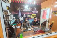 Penyampaian sosialisasi keselamatan berlalu lintas oleh Personil Satlantas Polres Karimun. Foto: Istimewa