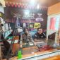 Penyampaian sosialisasi keselamatan berlalu lintas oleh Personil Satlantas Polres Karimun. Foto: Istimewa