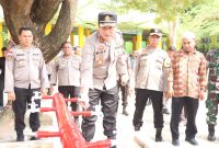 Kapolres Karimun AKBP Ryky W Muharam meresmikan bantuan sumur bor di Ponpes Ar-Raudah. Foto: Istimewa