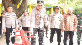 Kapolres Karimun AKBP Ryky W Muharam meresmikan bantuan sumur bor di Ponpes Ar-Raudah. Foto: Istimewa