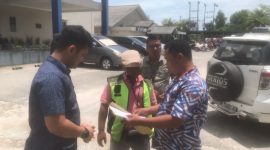 Personil Polres Karimu menindak Juru Parkir Liar yang beroperasi di wilayah Kelurahan Teluk Uma. Foto; Istimewa