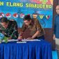 GM PT Timah Tbk Robertus Bambang Susilo Bersama Danlanal TBK Letkol Laut (P) Joko Santosa melakukan Penandatanganan Naskah Kesepakatan Bersama ( KKB) di Mako Lanal TBK. Foto: Istimewa