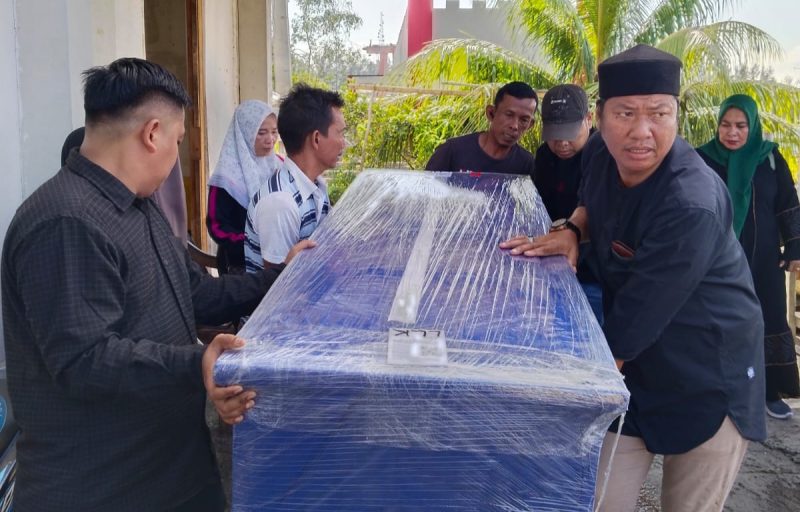 Proses pemulangan Jenazah Rudi yang dilakukan Tim Relawan Aneng. Foto: istimewa