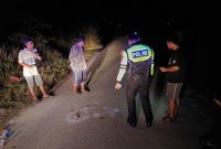 Polisi melakukan olah TKP terhadap kecelakaan lalu lintas di kawasan Guntung Punak. Foto: dokumen polisi