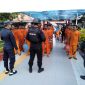 Proses pemindahan narapidana Rutan Karimun dengan pengawalan Brimob dan Petugas Rutan Karimun. Foto: istimewa