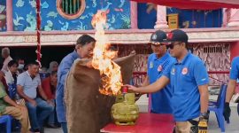 Petugas memberikan edukasi kepada masyarakat terkait penanganan kebakaran. Foto: istimewa