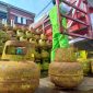 Petugas Pertamina melakukan pendistribusian gas elpiji ke Masyarakat. Foto: istimewa