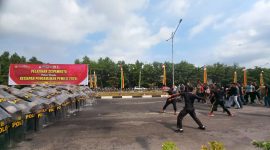 Polres Karimun menggelar Sispamkota sebagai persiapan menjelang Pengamanan Pemilu 2024 di Coastal Area. Foto: Istimewa